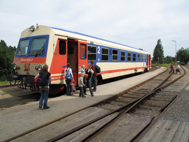 5047 013-7 als R 6338 im Bahnhof Zwettl, 535 m