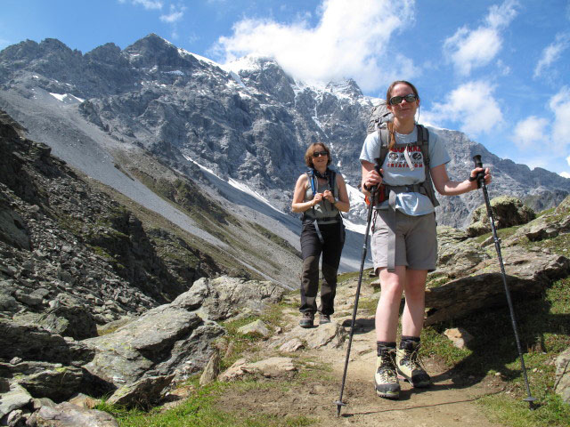Irene und Daniela am Morosiniweg zwischen Langensteinhütte und Hintergrathütte (20. Aug.)
