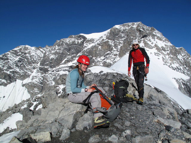 Daniela und Peter am Hintergrat vor dem 1. Eisfeld (21. Aug.)