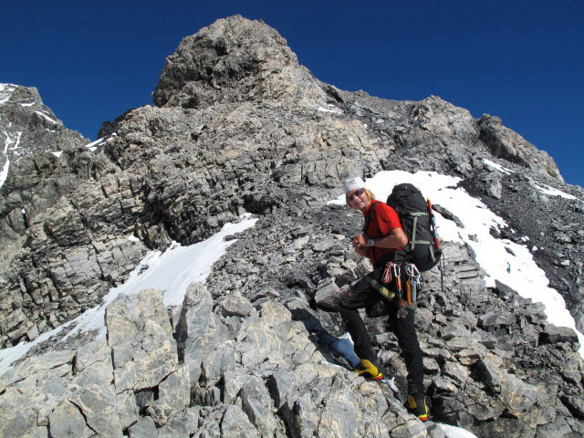 Peter am Hintergrat zwischen 1. Eisfeld und Signalkopf (21. Aug.)