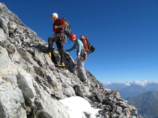 Peter und Daniela am Hintergrat zwischen 1. Eisfeld und Signalkopf (21. Aug.)