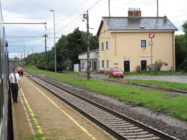 Bahnhof Achau, 177 m
