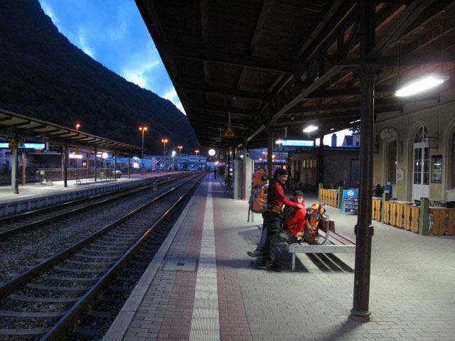 Gudrun und Christoph im Bahnhof Immenstadt, 735 m (5. Sep.)