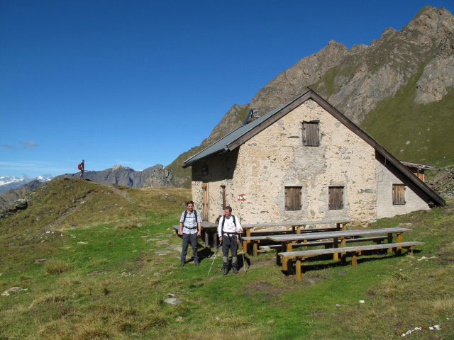 ?, ? und Erich bei der Sterzinger H&uuml;tte, 2.344 m (11. Sep.)