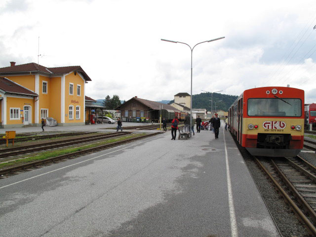 9581 5070 002-8 als S 7 im Bahnhof K&ouml;flach, 448 m