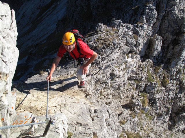 Hohe Gänge-Klettersteig: Axel zwischen Leiter und Einstieg