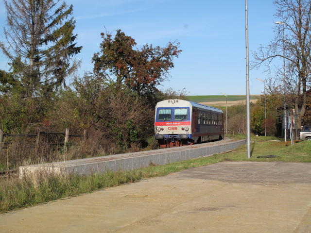 5047 033-5 als R 7247 im Bahnhof Sulz Museumsdorf