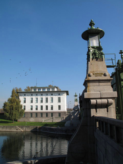 Verwaltungsgebäude des Nußdorfer Wehrs und Schemerlbrücke