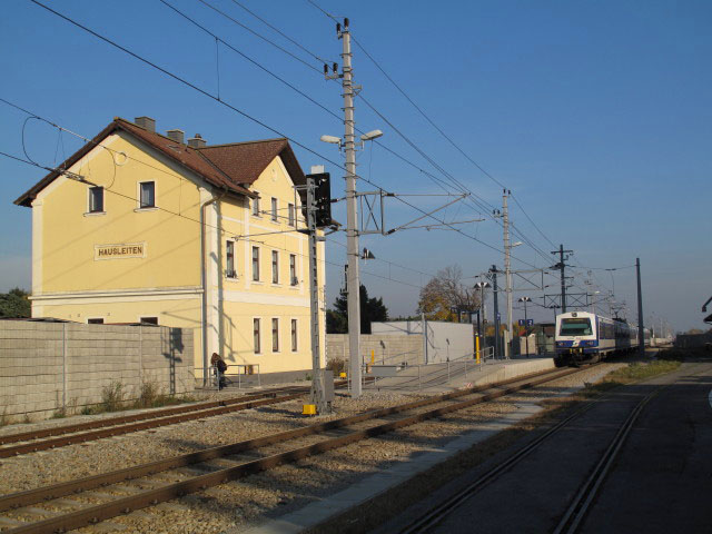 4020 249 als S 29651 im Bahnhof Hausleiten