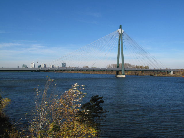 Donaustadtbr&uuml;cke von der Praterbr&uuml;cke aus