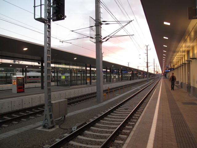 Hauptbahnhof St. P&ouml;lten, 273 m