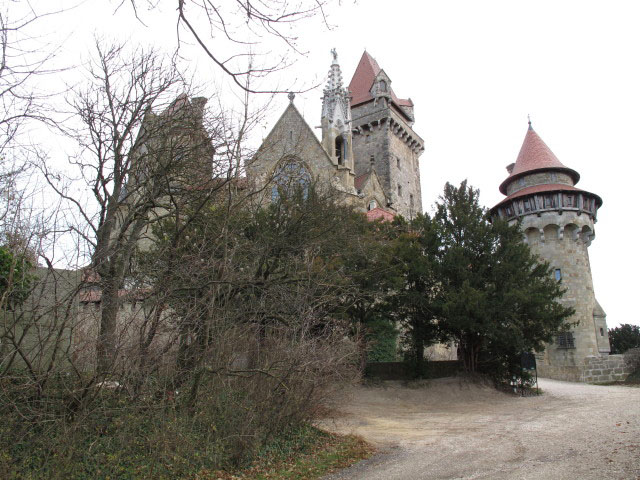 Burg Kreuzenstein, 266 m