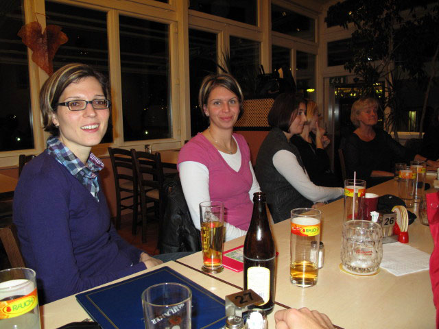 Alexandra, Elisabeth, Petra, Severa und Rita im Strandcafe