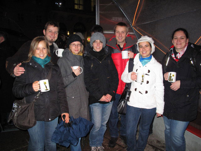 Michaela, Markus, Kati, Elena, ich, Charlotte und Erika im Eispavillon Glacis Beisl