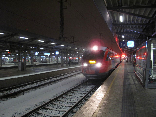 5022 048-0 als R 2759 im Hauptbahnhof Wiener Neustadt, 268 m