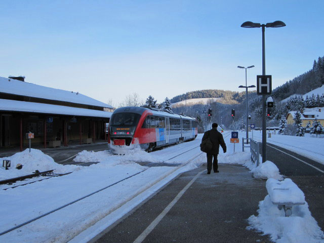 5022 048-0 als R 2740 im Bahnhof Aspang, 506 m