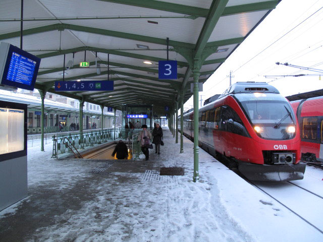 4124 031-8 als S 20772 im Bahnhof Wien Heiligenstadt, 169 m