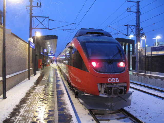 4024 105-1 als S 21042 im Bahnhof Tulln Stadt