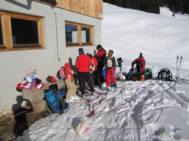 Marion, Martina, Hanna, Axel, Lea und Erhard am Wirts Mitterleger, 1.454 m (1. Jän.)