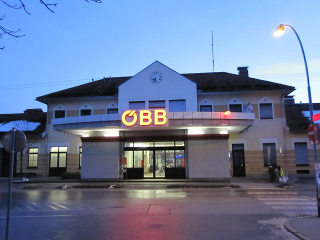 Bahnhof Hallein, 445 m