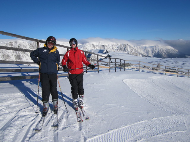 Christoph und Michael bei der Bergstation des 3er-Sessellifts B&uuml;rgeralm, 1.810 m