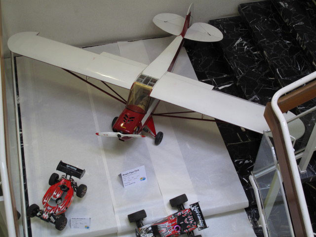 Piper PA18 in der Hauptschule Böheimkirchen