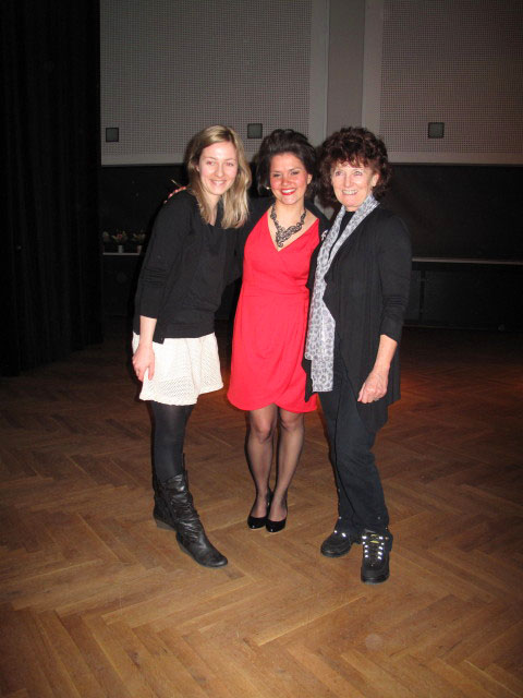 Barbara, Monika und Stefanie in der Bettfedernfabrik
