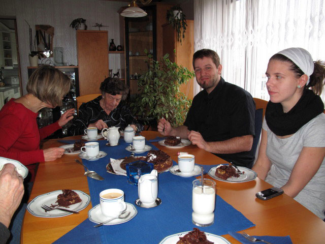 Mama, Oma, Markus und Elena (20. Feb.)