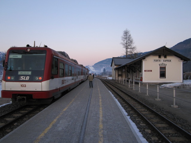 R 3302 im Bahnhof Fürth-Kaprun, 758 m