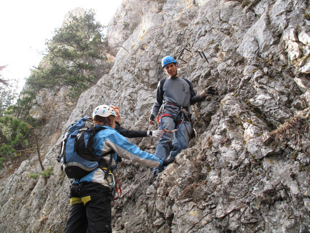 Wildenauer-Klettersteig: Romana, Sabrina und Gregor im Einstieg