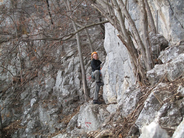 Wildenauer-Klettersteig: Sabrina bei der Einmündung des alten Zustiegs