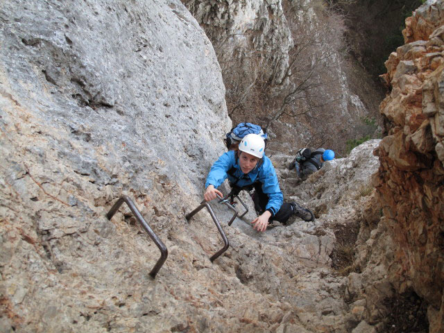 Wildenauer-Klettersteig: Romana und Gregor am Beginn des Schachts