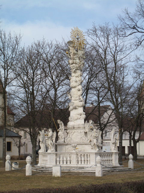 Dreifaltigkeitss&auml;ule in Laa an der Thaya, 183 m