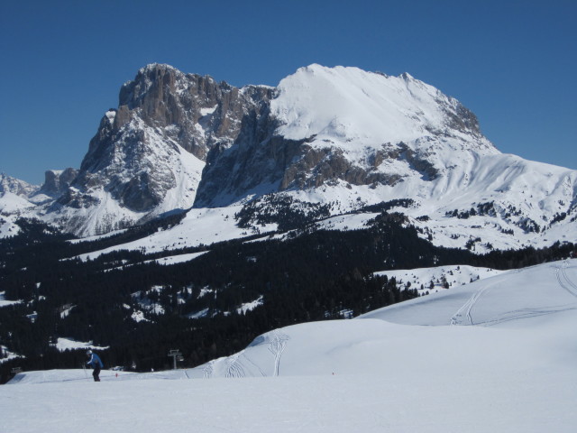 Langkofel und Plattkofel von der Bergstation des Sessellifts Paradiso aus (21. März)