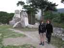 Katarina und Doris in der Ruine Burg Mödling