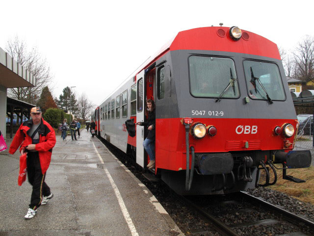 5047 012-9 als REX 6716 im Bahnhof Kreisbach, 325 m (18. M&auml;rz)