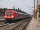 1016 006-7 mit ÖBB-IC 659 bei der Durchfahrt durch den Bahnhof St. Egyden, 326 m (11. März)