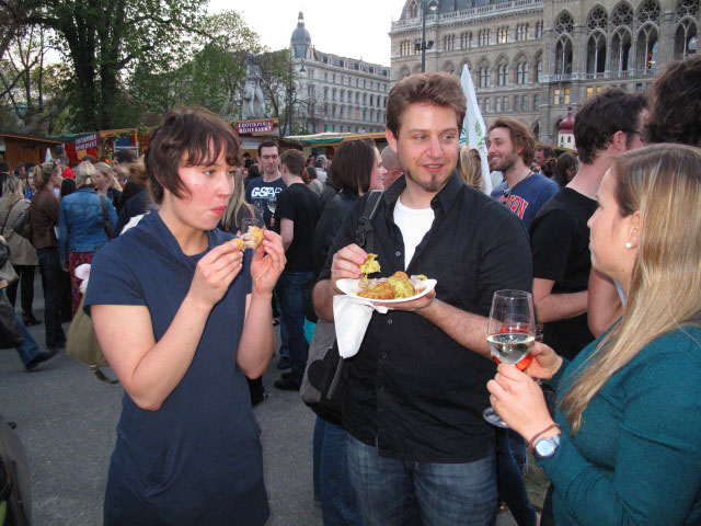 Eva, Markus und Michaela am Rathausplatz