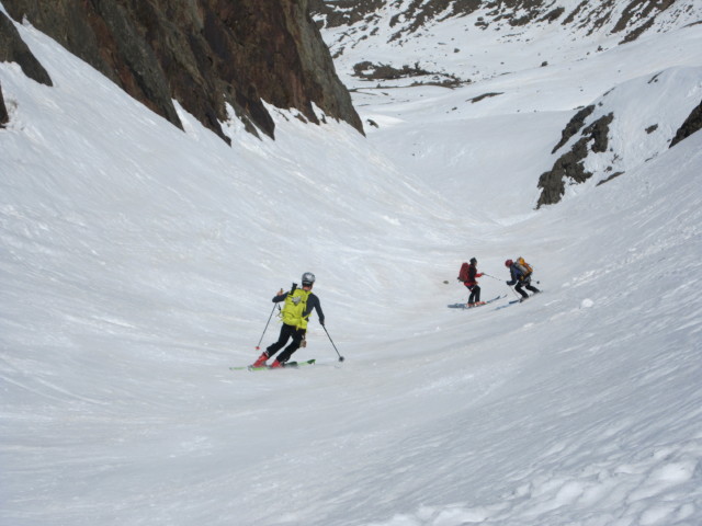 Georg, Ewald und Eva zwischen Ghiacciaio dei Forni und Rifugio Cesare Branca (21. Apr.)