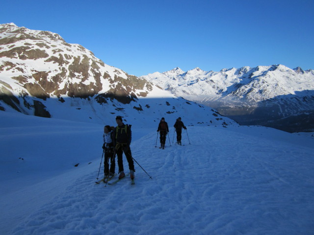 Doris, Georg, Christoph und Gudrun zwischen Rifugio Cesare Branca und Ghiacciaio dei Forni (22. Apr.)