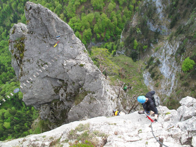 Drachenwand-Klettersteig: Hängebrücke und Pfeilerwand