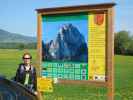 Drachenwand-Klettersteig: Carmen bei der Infotafel