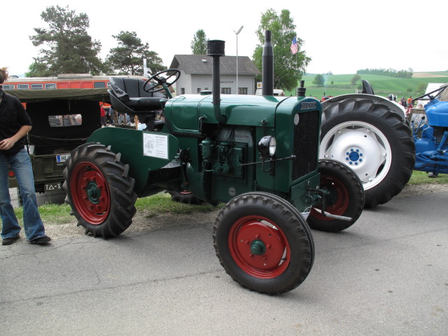 Aquila-Diesel beim Bahnhof Ernstbrunn