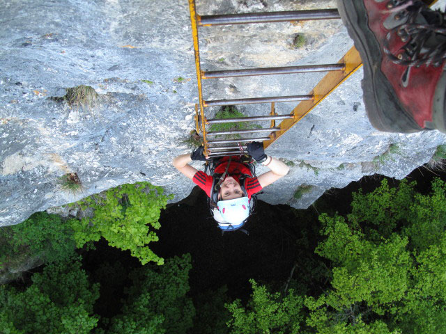 Währinger Klettersteig: Katarina auf der Leiter