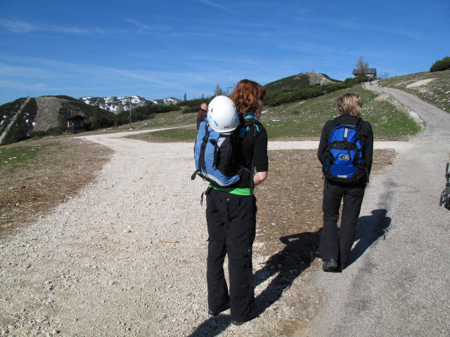 Romana und Sabrina beim Feuerkogelhaus, 1.592 m