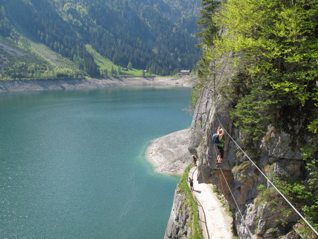 Laserer alpin-Klettersteig: Romana auf der Seilbrücke