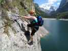 Laserer alpin-Klettersteig: Sabrina in der Nasenquerung