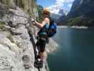 Laserer alpin-Klettersteig: Sabrina in der Nasenquerung