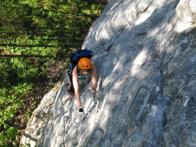 Schmied-Klettersteig: Sabrina in der Einstiegsvariante