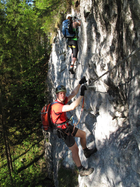 Schmied-Klettersteig: Norbert und Romana in der Eibenquerung